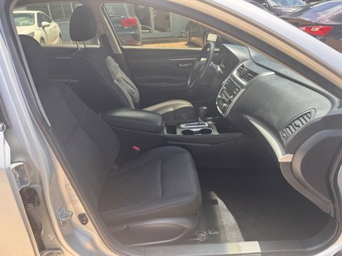 Used 2017 Nissan Altima 2.5 SV image 9