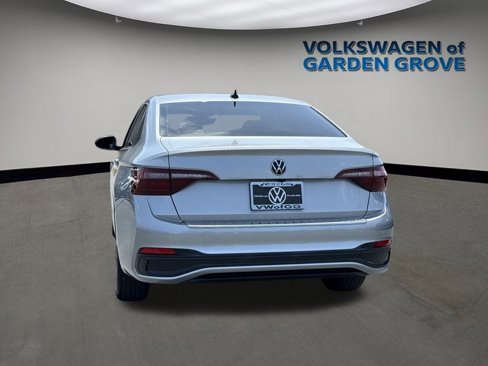 Used 2023 Volkswagen Jetta SE image 8