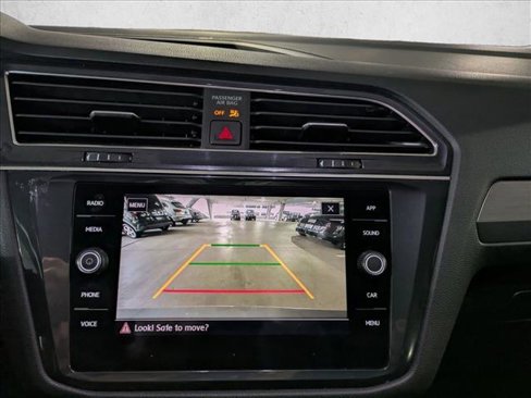 Used 2020 Volkswagen Tiguan SE w/ Panoramic Sunroof Package image 14