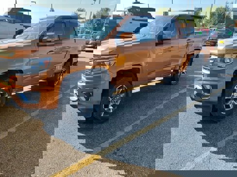 Used 2017 Chevrolet Colorado Z71 image 2
