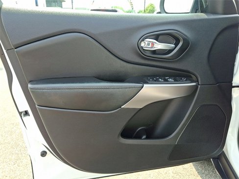 Used 2022 Jeep Cherokee Latitude Lux w/ Sun & Sound Group image 13