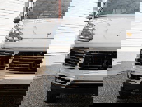 Certified 2022 Porsche Cayenne Platinum Edition image 11