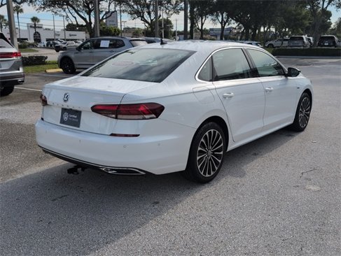 Certified 2022 Volkswagen Passat 2.0T image 14