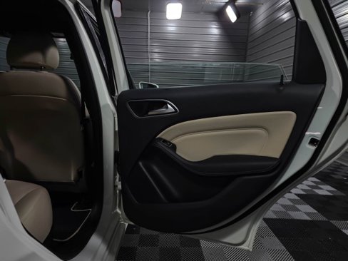 Used 2017 Mercedes-Benz B 250e image 35