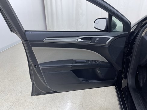 Used 2018 Ford Fusion S image 16