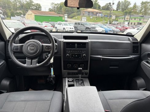 Used 2011 Jeep Liberty Sport image 13