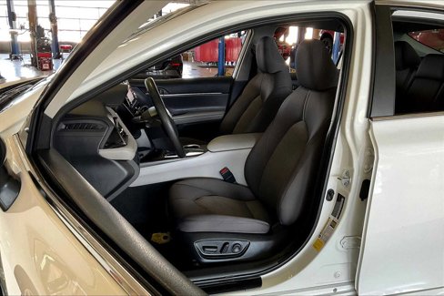 Used 2023 Toyota Camry LE image 7