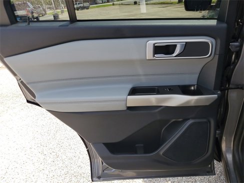 Used 2022 Ford Explorer XLT w/ Equipment Group 202A image 15