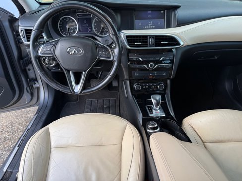 Used 2017 INFINITI QX30 Premium image 14
