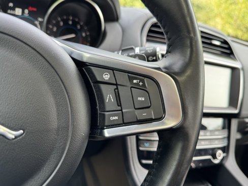 Used 2020 Jaguar F-PACE Prestige image 27