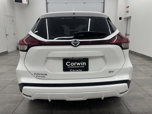 Used 2021 Nissan Kicks SV image 3