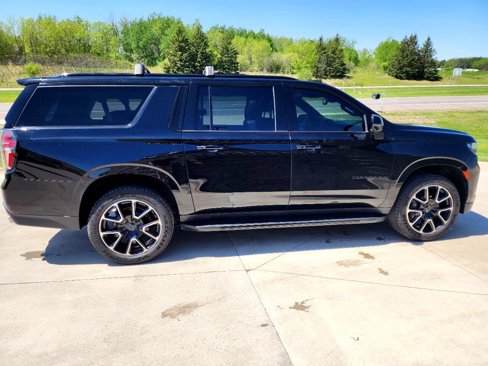 Used 2022 Chevrolet Suburban RST w/ Sport Performance Package image 6