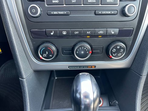 Used 2013 Volkswagen Passat Wolfsburg Edition image 28