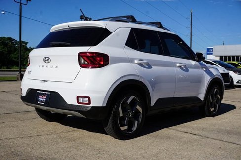 Used 2023 Hyundai Venue SEL image 5