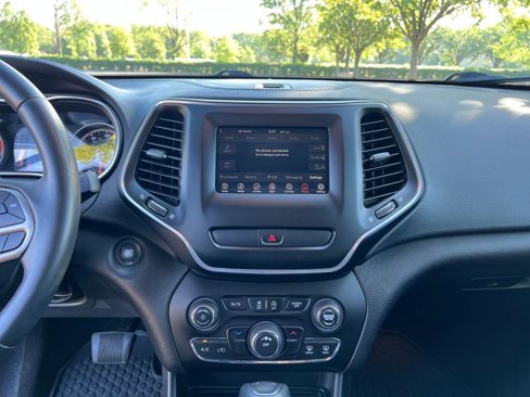 Used 2019 Jeep Cherokee Latitude Plus w/ Cold Weather Group image 21