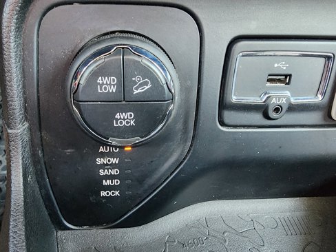 Used 2016 Jeep Renegade Trailhawk w/ Premium Trailhawk Package image 26