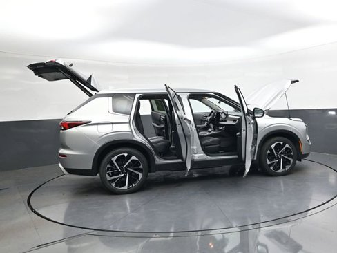 Used 2024 Mitsubishi Outlander SE image 38