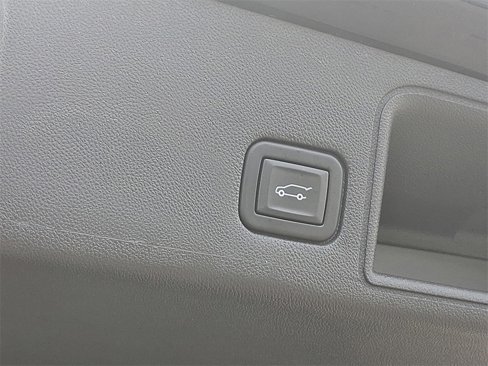 Used 2023 GMC Terrain SLT image 32