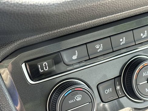Used 2018 Volkswagen Tiguan SEL w/ 3rd Row Seat Package image 8