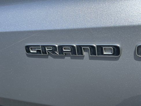 Used 2017 Jeep Grand Cherokee Limited w/ Luxury Group II image 9