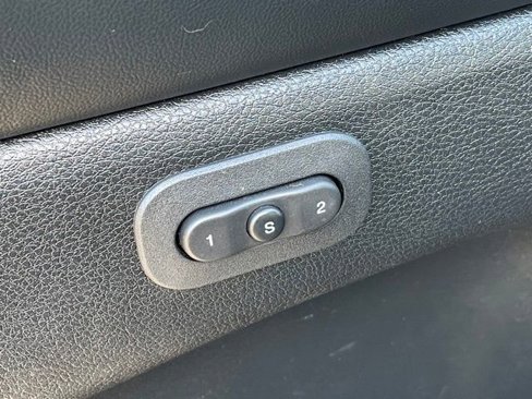 Used 2011 Jeep Grand Cherokee Limited image 18