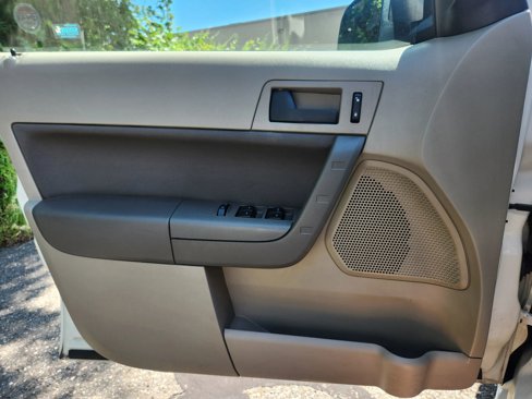 Used 2009 Ford Focus SE image 8