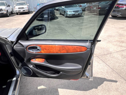Used 1999 Jaguar XJ8 image 22