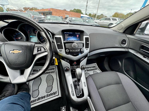 Used 2014 Chevrolet Cruze LT image 15
