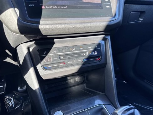 Certified 2022 Volkswagen Tiguan SE R-Line image 16