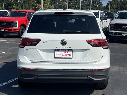 Used 2022 Volkswagen Tiguan SE w/ Panoramic Sunroof Package image 26