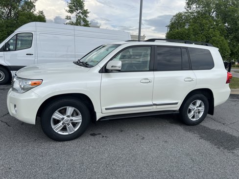 Used 2014 Toyota Land Cruiser image 3