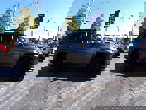 Used 2020 Toyota RAV4 LE image 6