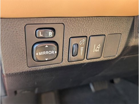 Used 2017 Toyota RAV4 Platinum image 17