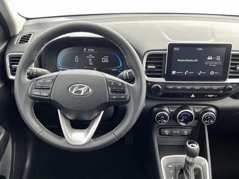 New 2024 Hyundai Venue SEL image 17