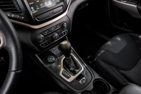 Used 2017 Jeep Cherokee Latitude w/ Comfort/Convenience Group image 34