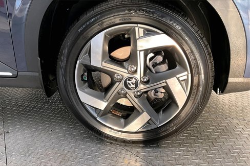 Used 2023 Hyundai Venue Limited image 8