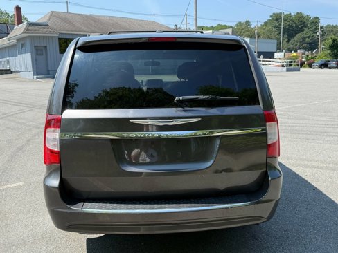 Used 2015 Chrysler Town & Country Touring w/ Driver Convenience Group image 12
