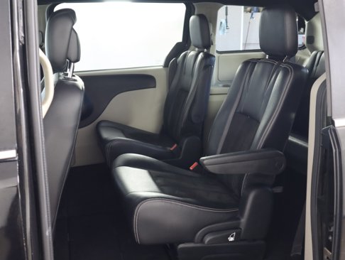 Used 2019 Dodge Grand Caravan SXT image 16