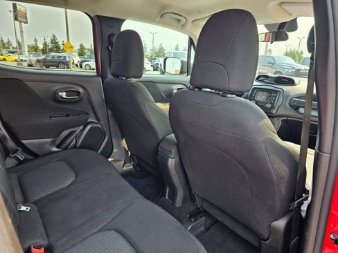 Used 2020 Jeep Renegade Sport w/ Sport Appearance Group image 18