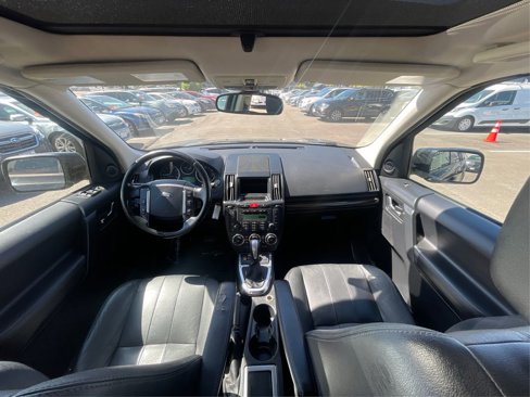 Used 2012 Land Rover LR2 HSE image 32