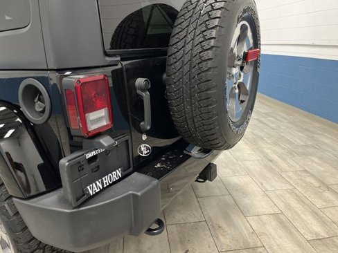 Used 2017 Jeep Wrangler Unlimited Sahara w/ Connectivity Group image 29