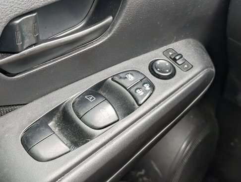 Used 2021 Nissan Kicks S image 10