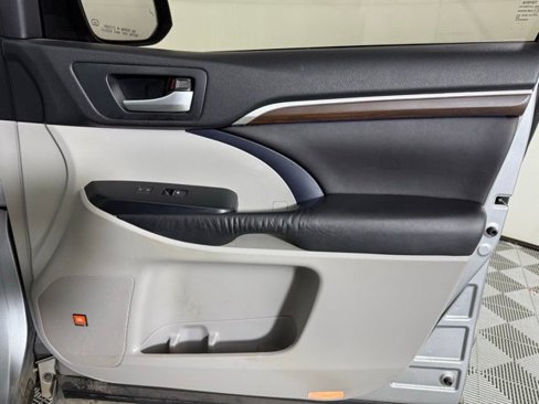 Used 2016 Toyota Highlander Limited image 31