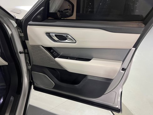 Used 2018 Land Rover Range Rover Velar R-Dynamic HSE image 43