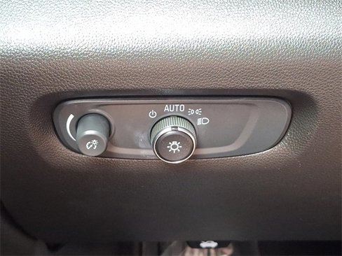 Used 2021 Chevrolet Traverse LS image 23
