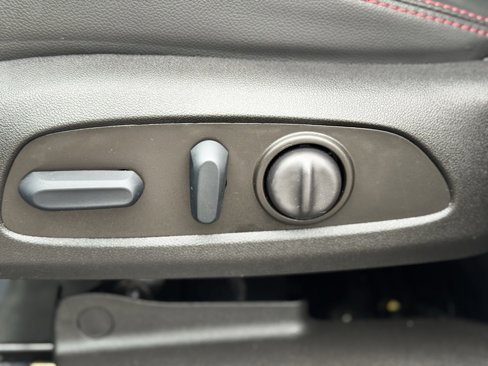 Used 2022 Chevrolet Equinox RS w/ RS Leather Package image 22