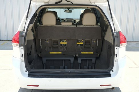Used 2011 Toyota Sienna XLE image 8