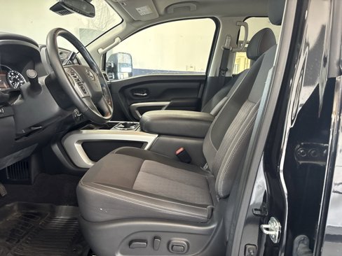 Used 2022 Nissan Titan SV w/ SV Convenience Package image 12