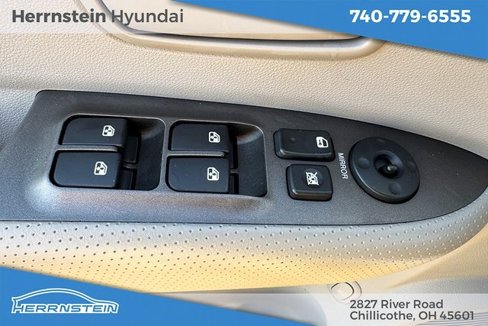 Used 2008 Kia Rondo LX image 16