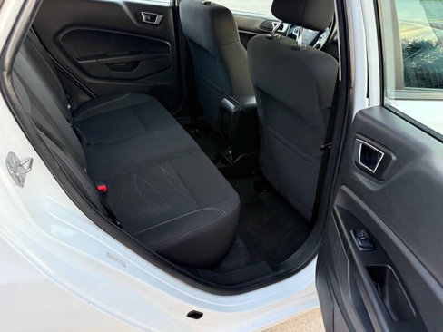 Used 2016 Ford Fiesta SE image 23